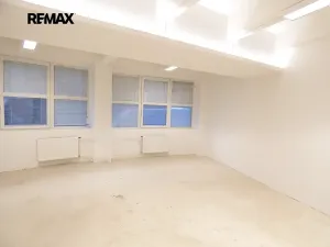 Pronájem kanceláře, Praha - Hloubětín, Nademlejnská, 40 m2