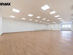 Pronájem obchodního prostoru, Praha - Háje, Hviezdoslavova, 661 m2