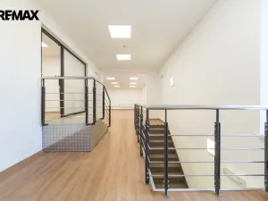 Pronájem obchodního prostoru, Praha - Háje, Hviezdoslavova, 661 m2