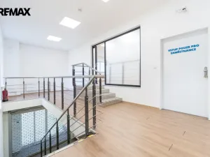Pronájem obchodního prostoru, Praha - Háje, Hviezdoslavova, 661 m2