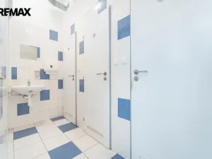 Pronájem obchodního prostoru, Praha - Háje, Hviezdoslavova, 661 m2