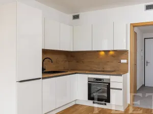 Pronájem bytu 1+kk, Praha - Vysočany, Smržových, 31 m2