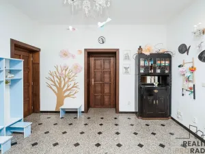 Prodej obchodního prostoru, Praha - Smíchov, U Okrouhlíku, 135 m2
