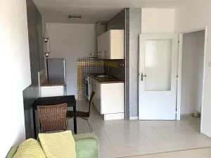 Pronájem bytu 2+kk, Praha - Kobylisy, Frýdlantská, 43 m2