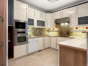 Prodej rodinného domu, Praha - Kolovraty, V louce, 470 m2