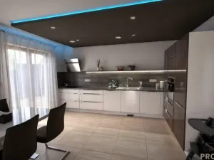 Prodej rodinného domu, Jesenice, Hlavní, 125 m2