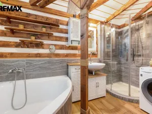 Prodej rodinného domu, Všechlapy, 200 m2