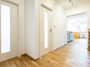 Pronájem bytu 3+kk, Praha, Ostravská, 73 m2