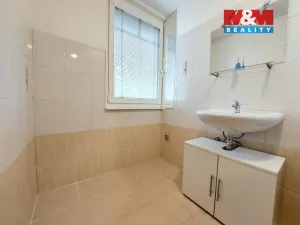 Prodej bytu 3+1, Klášterec nad Ohří, Školní, 66 m2