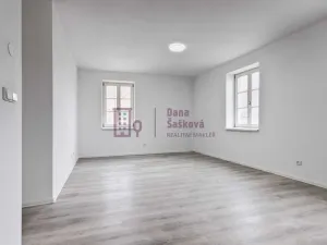 Pronájem bytu 3+kk, Jindřichův Hradec - Jindřichův Hradec I, nám. Míru, 57 m2