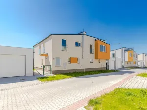 Prodej rodinného domu, Milovice, Modřínová, 122 m2