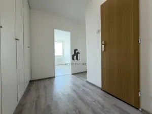 Pronájem bytu 2+kk, Praha - Střížkov, Jablonecká, 42 m2