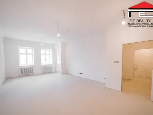 Prodej atypického bytu, Frýdek-Místek, Zámecké nám., 405 m2