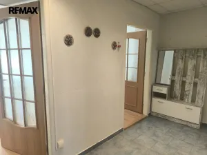 Pronájem bytu 2+1, Karlovy Vary, nábřeží Jana Palacha, 69 m2