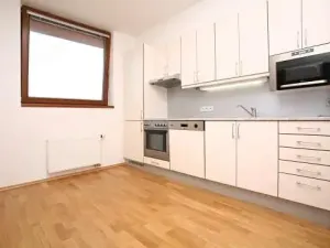 Pronájem kanceláře, Praha - Smíchov, Štefánikova, 168 m2