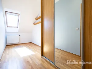 Pronájem bytu 2+kk, Praha - Holešovice, Osadní, 76 m2