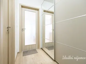 Pronájem bytu 1+kk, Praha - Vysočany, Poděbradská, 35 m2