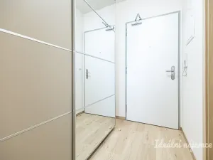 Pronájem bytu 1+kk, Praha - Vysočany, Poděbradská, 35 m2