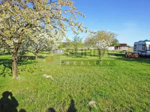 Prodej zahrady, Mělník, 9817 m2