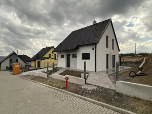 Prodej rodinného domu, Panenské Břežany, Nad Svatou Annou, 184 m2