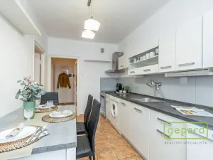 Prodej bytu 2+1, Praha, 28. pluku, 58 m2