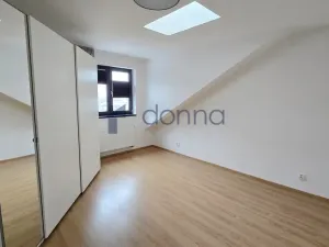 Pronájem bytu 2+kk, Praha, U plynárny, 75 m2