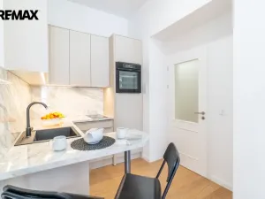 Pronájem bytu 2+kk, Praha - Vinohrady, Korunní, 65 m2