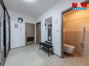 Prodej bytu 2+1, Karlovy Vary - Bohatice, Ostrovská, 68 m2