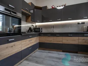 Prodej bytu 2+1, Karlovy Vary, Raisova, 75 m2