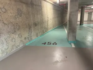 Pronájem garážového stání, Brno, Fuchsova, 9 m2