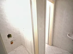 Prodej obchodního prostoru, Karlovy Vary, Zámecký vrch, 111 m2