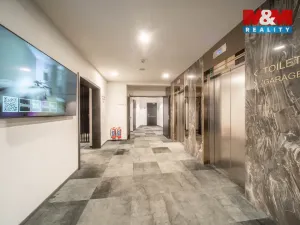 Pronájem obchodního prostoru, Praha - Staré Město, náměstí Curieových, 75 m2