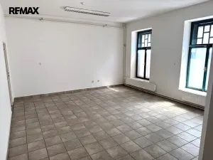 Pronájem kanceláře, Třebíč - Jejkov, Smila Osovského, 250 m2