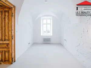 Prodej apartmánu, Frýdek-Místek, Zámecké nám., 405 m2