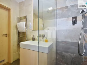 Prodej bytu 4+kk, Praha - Hloubětín, Nademlejnská, 93 m2