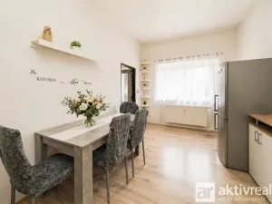 Prodej rodinného domu, Dolní Zálezly, Mírové náměstí, 250 m2