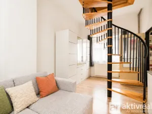 Prodej rodinného domu, Dolní Zálezly, Mírové náměstí, 250 m2