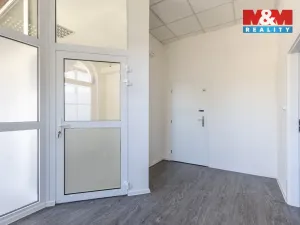 Pronájem obchodního prostoru, Nový Bor, Tržní náměstí, 53 m2