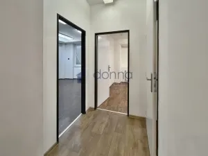 Pronájem obchodního prostoru, Praha, Šrobárova, 139 m2