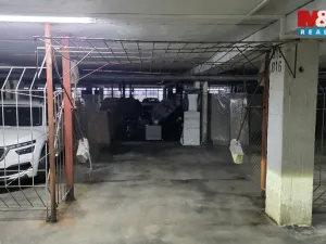 Pronájem garážového stání, Praha - Střížkov, Lovosická, 18 m2