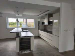 Prodej rodinného domu, Zichovec, 384 m2