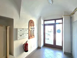 Pronájem kanceláře, Benešov, Masarykovo náměstí, 58 m2