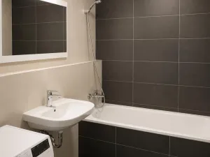 Pronájem bytu 1+kk, Praha - Malešice, Sazečská, 34 m2