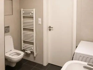 Pronájem bytu 1+kk, Praha - Malešice, Sazečská, 34 m2