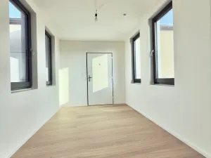 Prodej bytu 4+kk, Praha - Holyně, náměstí Pod lípou, 128 m2