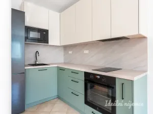 Pronájem bytu 1+kk, Praha, Trmická, 36 m2
