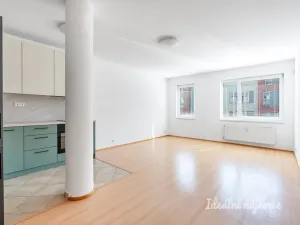 Pronájem bytu 1+kk, Praha - Prosek, Trmická, 36 m2