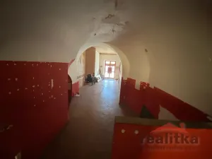 Pronájem obchodního prostoru, Opava - Město, Dolní náměstí, 180 m2