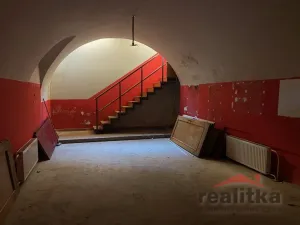 Pronájem obchodního prostoru, Opava - Město, Dolní náměstí, 180 m2