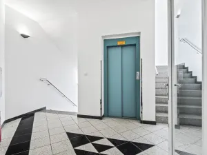 Pronájem kanceláře, Praha - Vysočany, Sokolovská, 29 m2